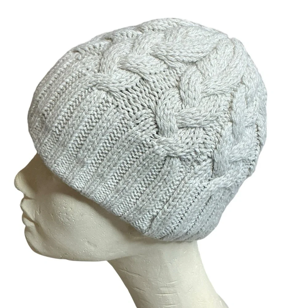 Under Armour‎ Cable Knit Beanie Hat Cream and Gray Fleece Lined Winter Hat